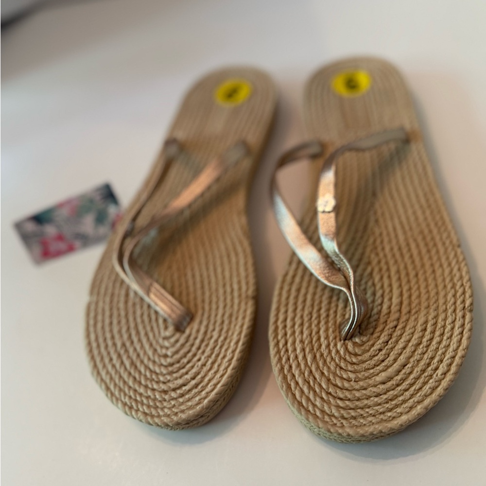 Tommy Bahama ISAL Bronze/Tan Thong Sandals Women’s 8 NEW